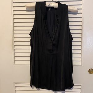 Ladies black sleeveless shell - size M